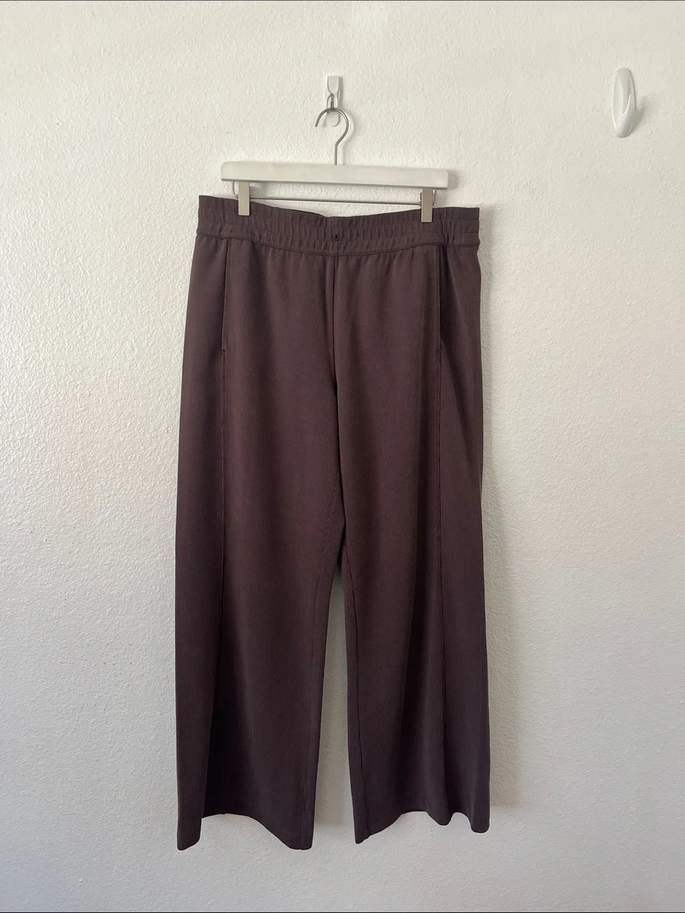 Lululemon Ribbed Softstreme MR Pant 32”, Espresso, Size 14